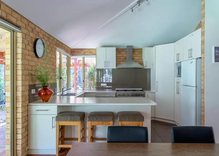 Mansfield Retreat - In Town - Margaret River