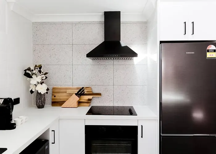 Salt & Pepper; Beautiful Town House In Margs!